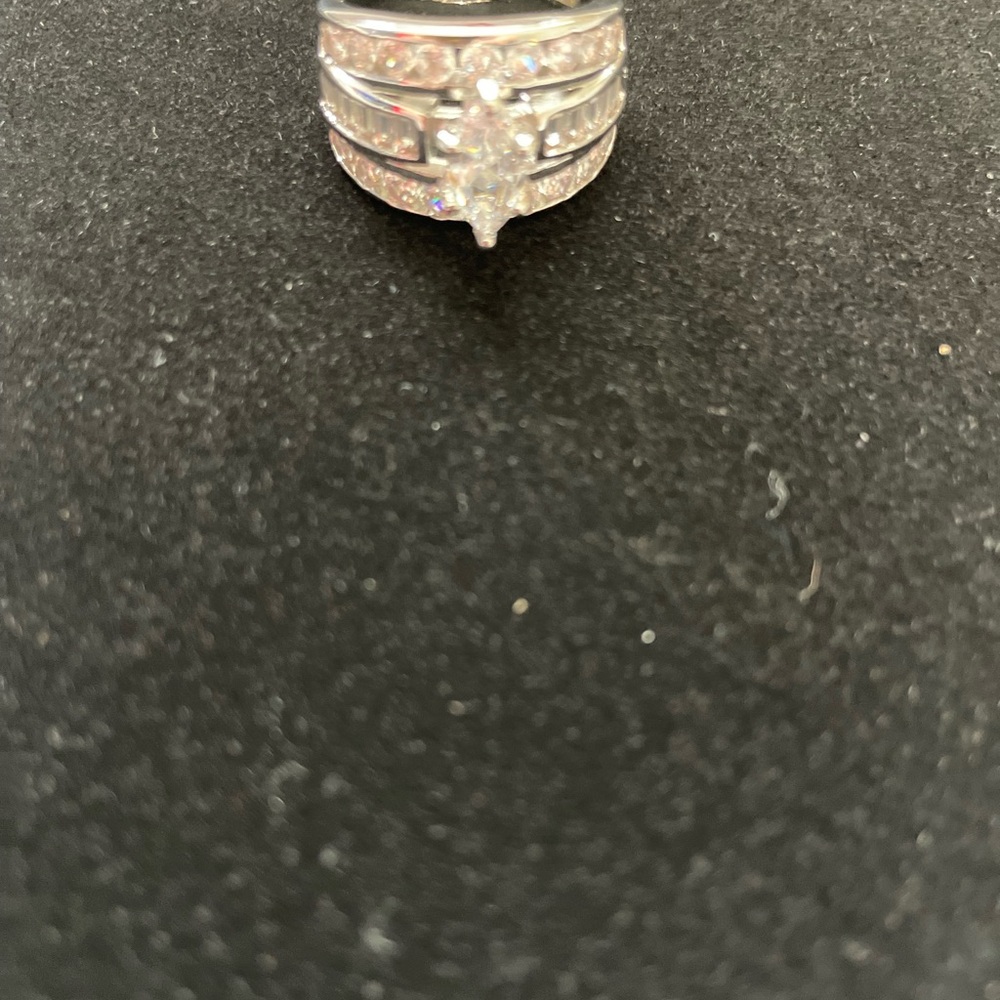 ⭐️🆕 Elegant Silver Ring with Clear Stones - Picture 7 of 7
